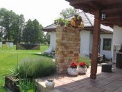 Płaski kamień cegła antyczna na murki w ogrodzie