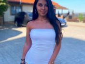 Napalona kobieta szuka mocnych wrażeń