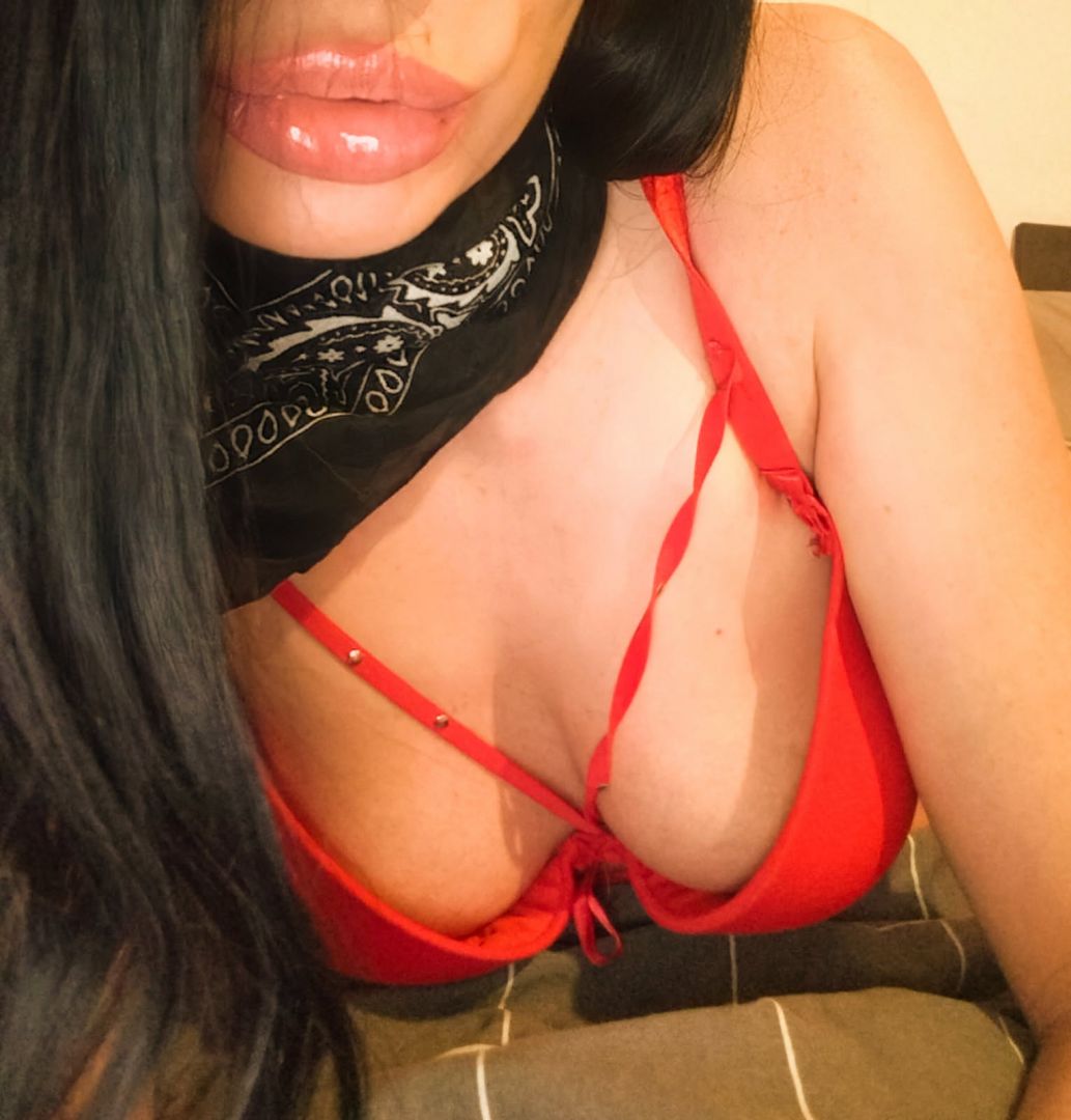 Młodziutka ładna brunetka. Zabawy na kam i nie tylko Poznan - Zdjęcie 1