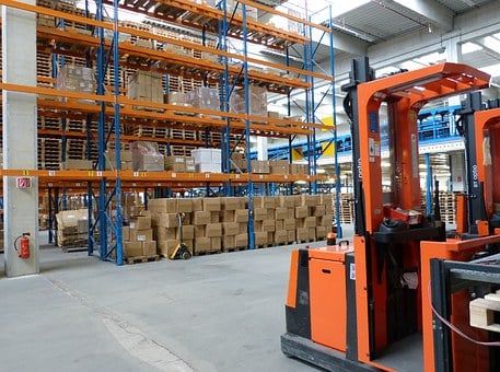Operator/Operatorka wózka widłowego wysokiego składowania  - Zdjęcie 1